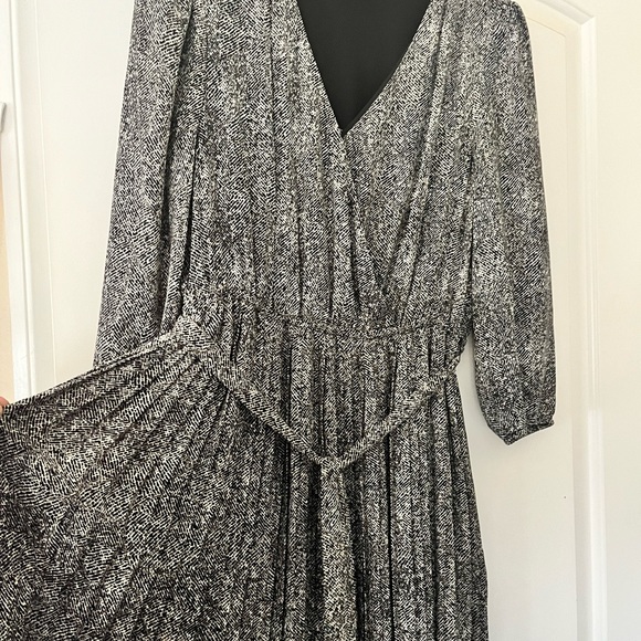 Dress - Picture 6 of 8